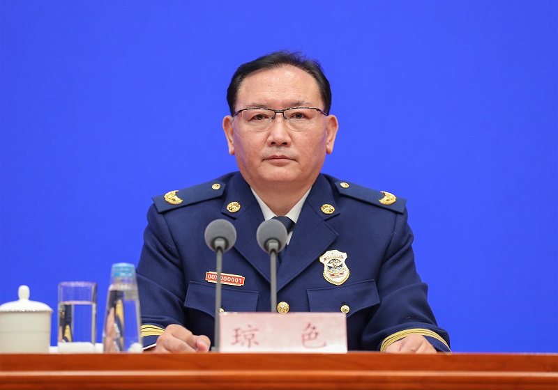臀大AV网址应急部党组成员、消防救援局局长琼色出席新闻发布会
